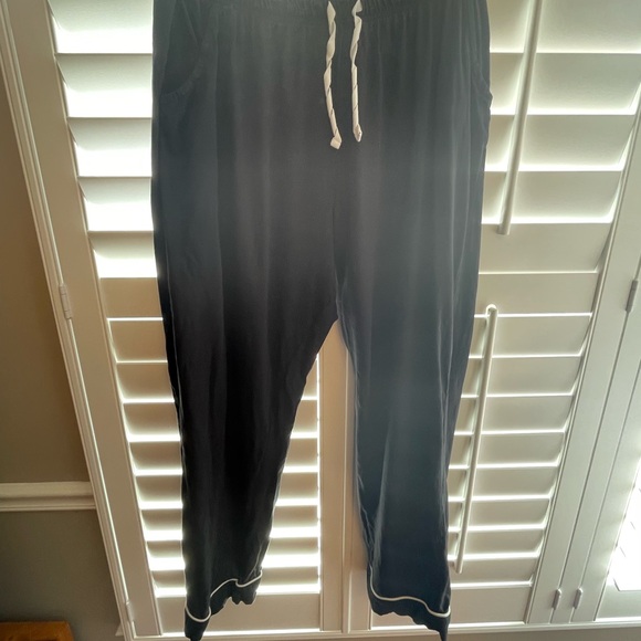 Chic Black Pajama Set with White Accents - Picture 9 of 13